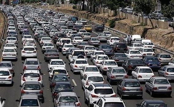 ترافیک سنگین در آزادراه کرج-تهران ترافیک سنگین در آزادراه کرج-تهران