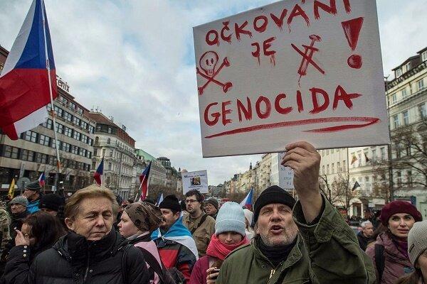 اعتراض گسترده در مرکز چک علیه واکسیناسیون اجباری کرونا