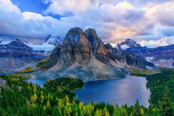 گشت و گذار در کوهستان های آمریکا: سفری به سرزمین قله های سربه فلک کشیده و دره های سرسبز