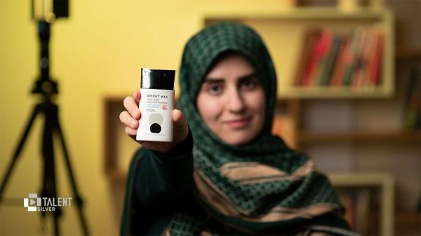 بررسی کرم ضد آفتاب بی رنگ برایت مکس؛ آبرسان با SPF 50 آنالیز کرم ضد آفتاب بی رنگ برایت مکس؛ آبرسان با SPF 50